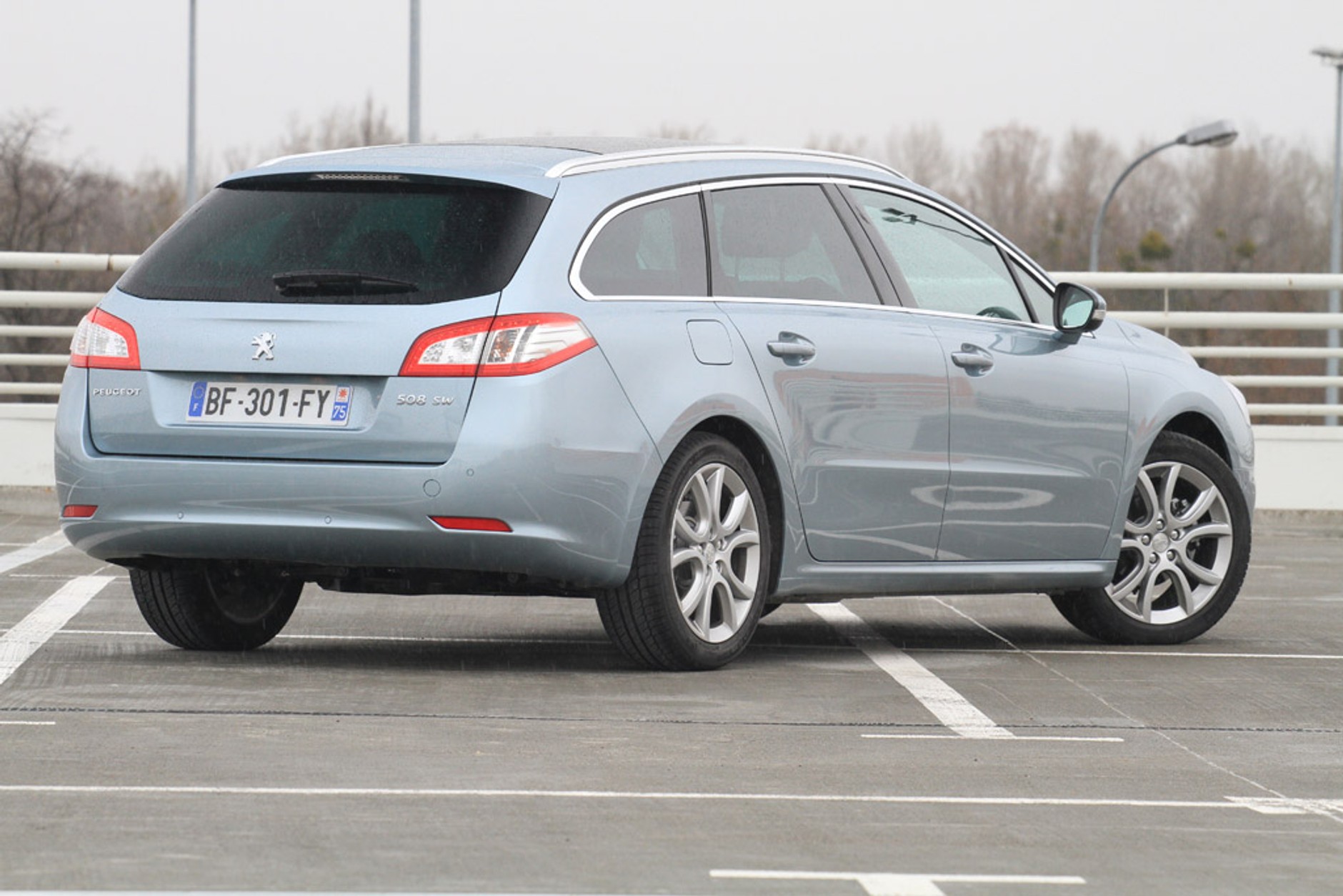 Peugeot 508 SW kontra Renault Laguna Grandtour: wybierasz styl czy funkcjonalność?