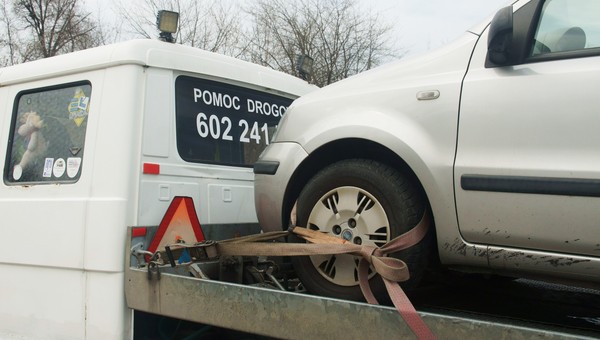 Bezterminowy zakaz prowadzenia pojazdów to bubel jakich mało. Sądy mają kłopot