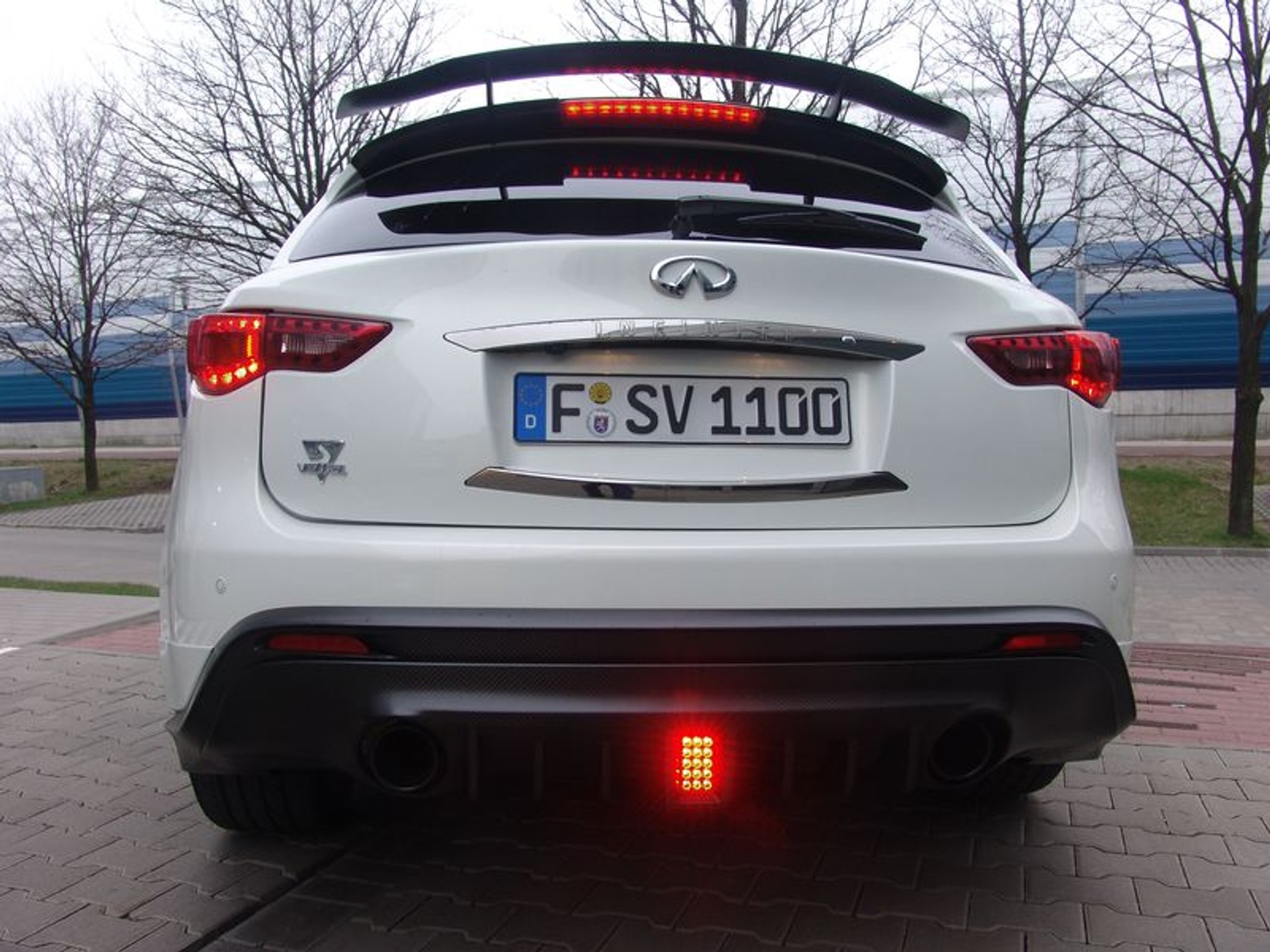 Infiniti FX Vettel Edition 5.0 420 KM