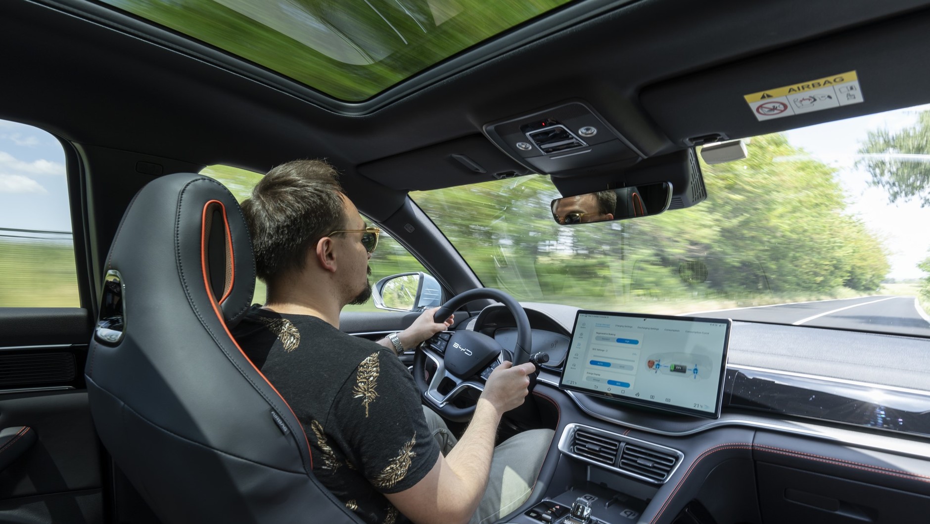 BYD Seal U zachowuje się na drodze jak wielki ponton
