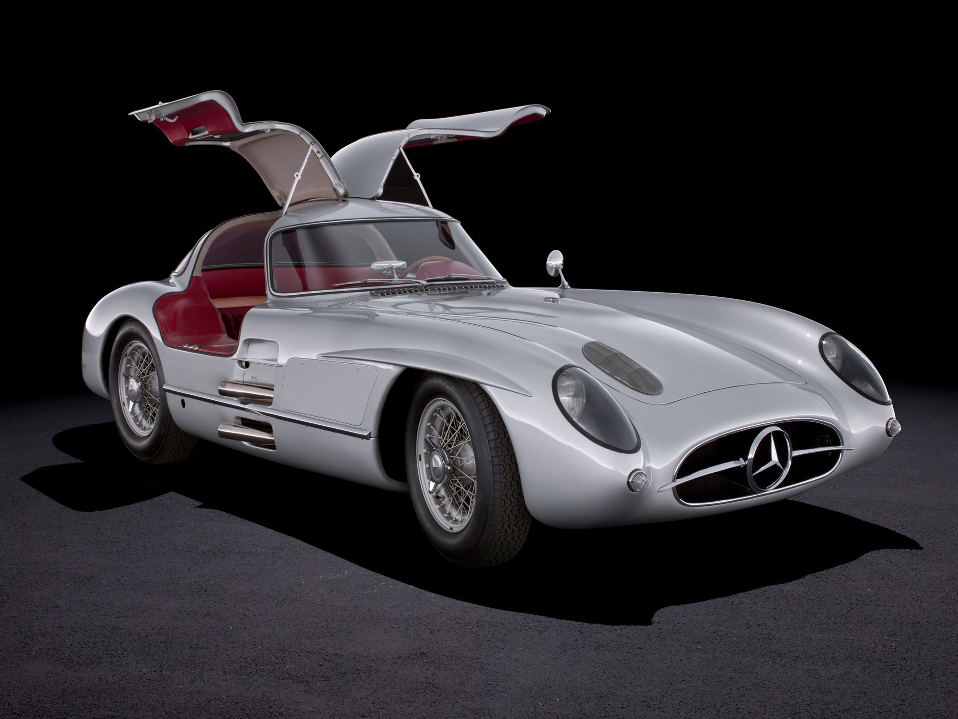 Mercedes 300 SLR Uhlenhaut Coupe miał podnoszone drzwi, zupełnie jak 300 SL "Gullwing".