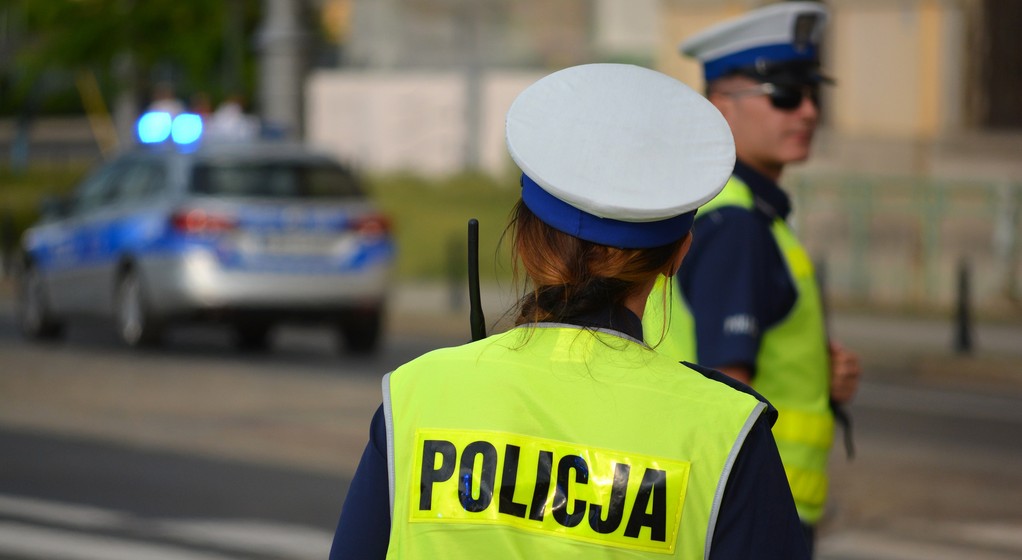 Policjanci zabezpieczający miejsce wypadku