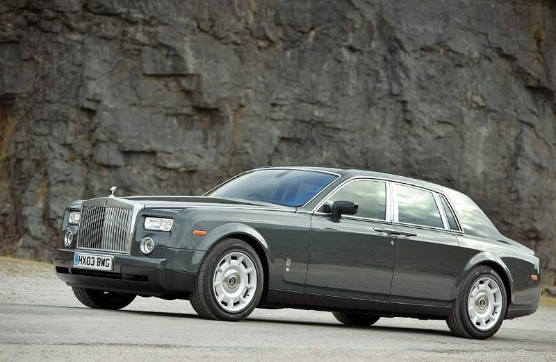 Rolls-Royce: 805 sprzedanych samochodów. Mały Rolls potwierdzony!