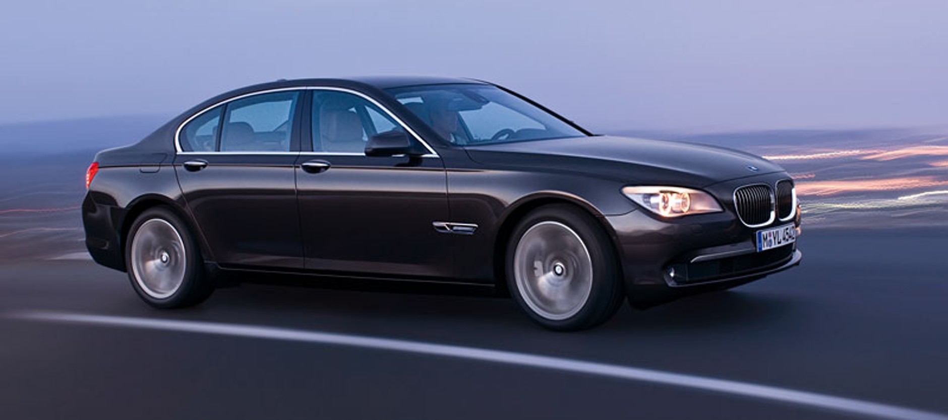 BMW: 740i bez 8-cylindrowego silnika, 750i z dwoma turbosprężarkami