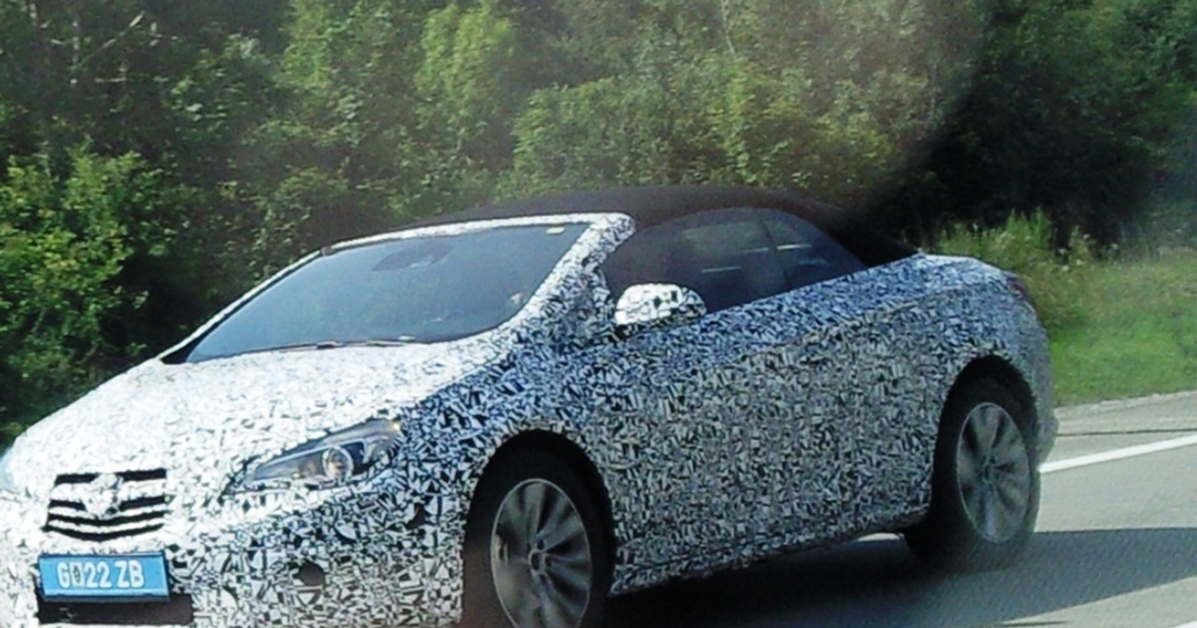 Opel Astra IV Cabrio wyszpiegowany