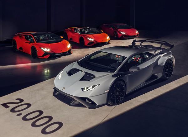 Już 20 tysięcy Lamborghini Huracánów. Bolid służy w policji i na lotnisku. Jeden trafił do Watykanu