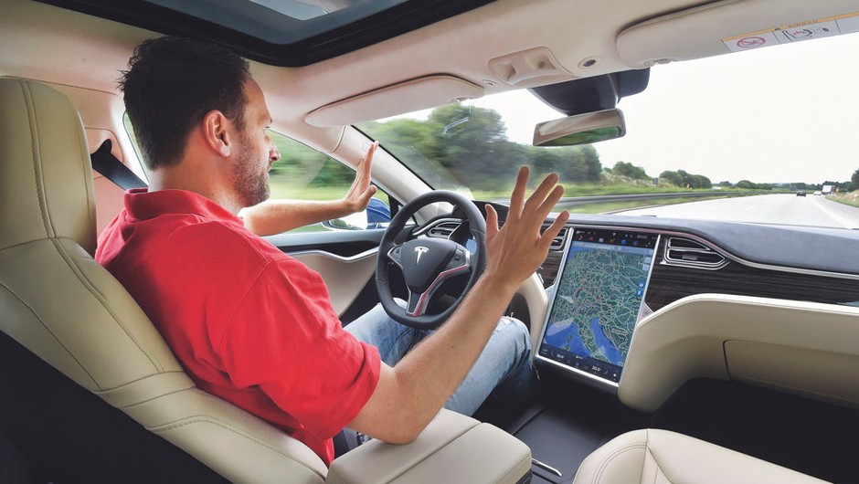 Tesla Autopilot003