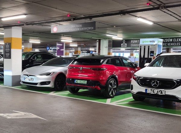 Ruszyły wypłaty z programu NaszEauto. Pierwsze osoby otrzymały przelewy