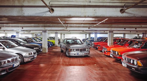 Weszli do skarbca BMW. Ponad 1200 wyjątkowych pojazdów pod jednym dachem