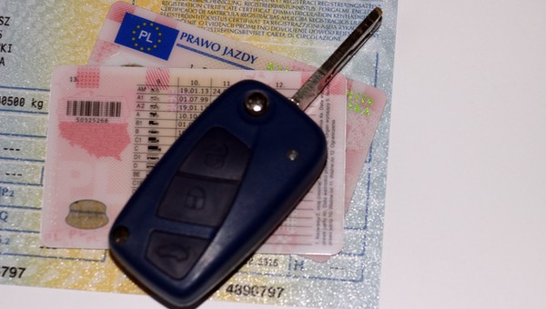 Egzaminatorowi zapaliła się czerwona lampka. Zdającego wyprowadziła policja