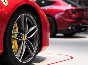 Ferrari przestaje produkować auta do Rosji i przekazuje milion euro dla Ukrainy