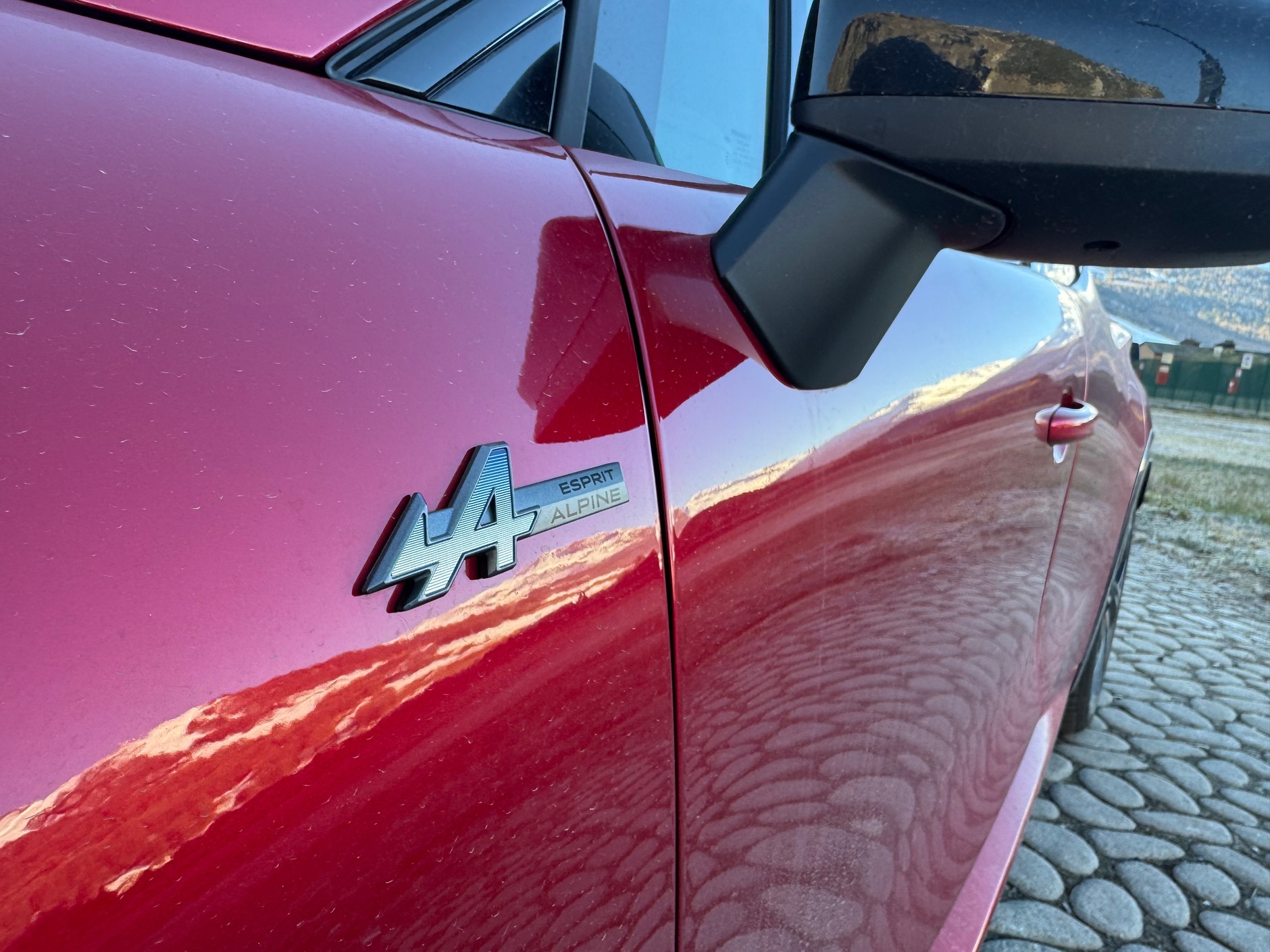 Przejechałem 2600 km hybrydowym Clio