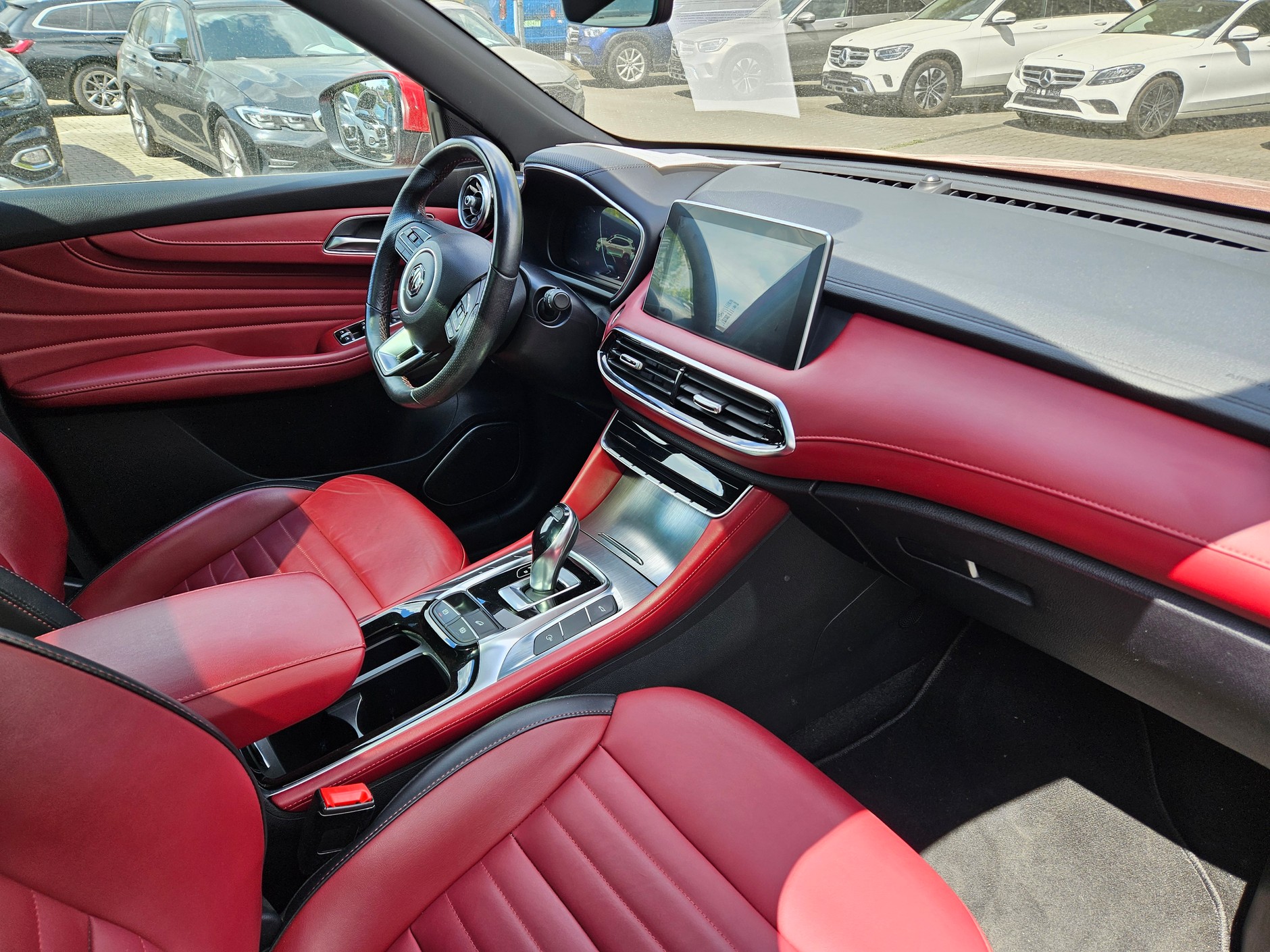 Czerwone używane MG EHS z przebiegiem 71 tys. km za 83 tys. 900 zł