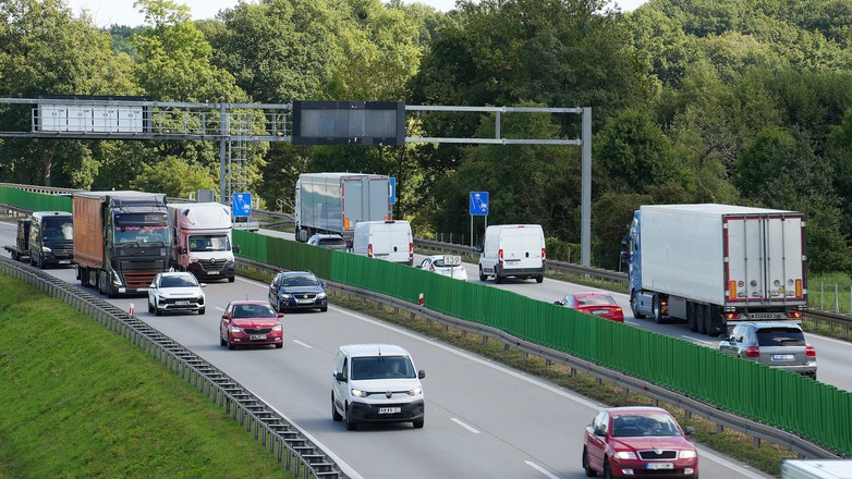 Odcinkowy pomiar prędkości na A4 pomiędzy węzłami Kąty Wrocławskie i Pietrzykowice