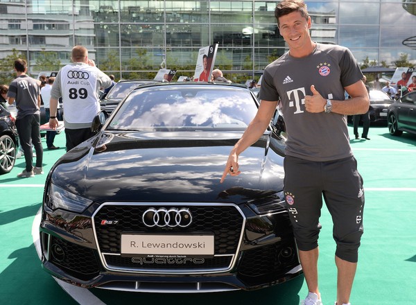 Robert Lewandowski ma nowy samochód o mocy 560 KM!