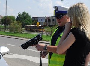 Dlaczego prędkość upaja Polaków!