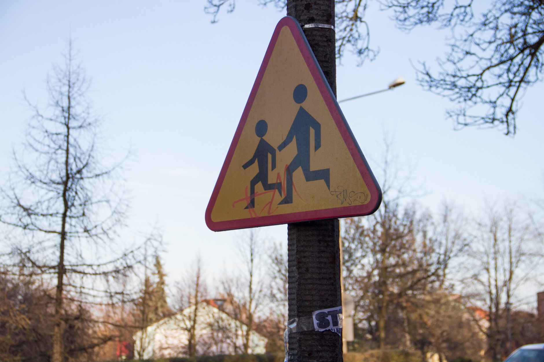 Znak drogowy "Uwaga, dzieci"