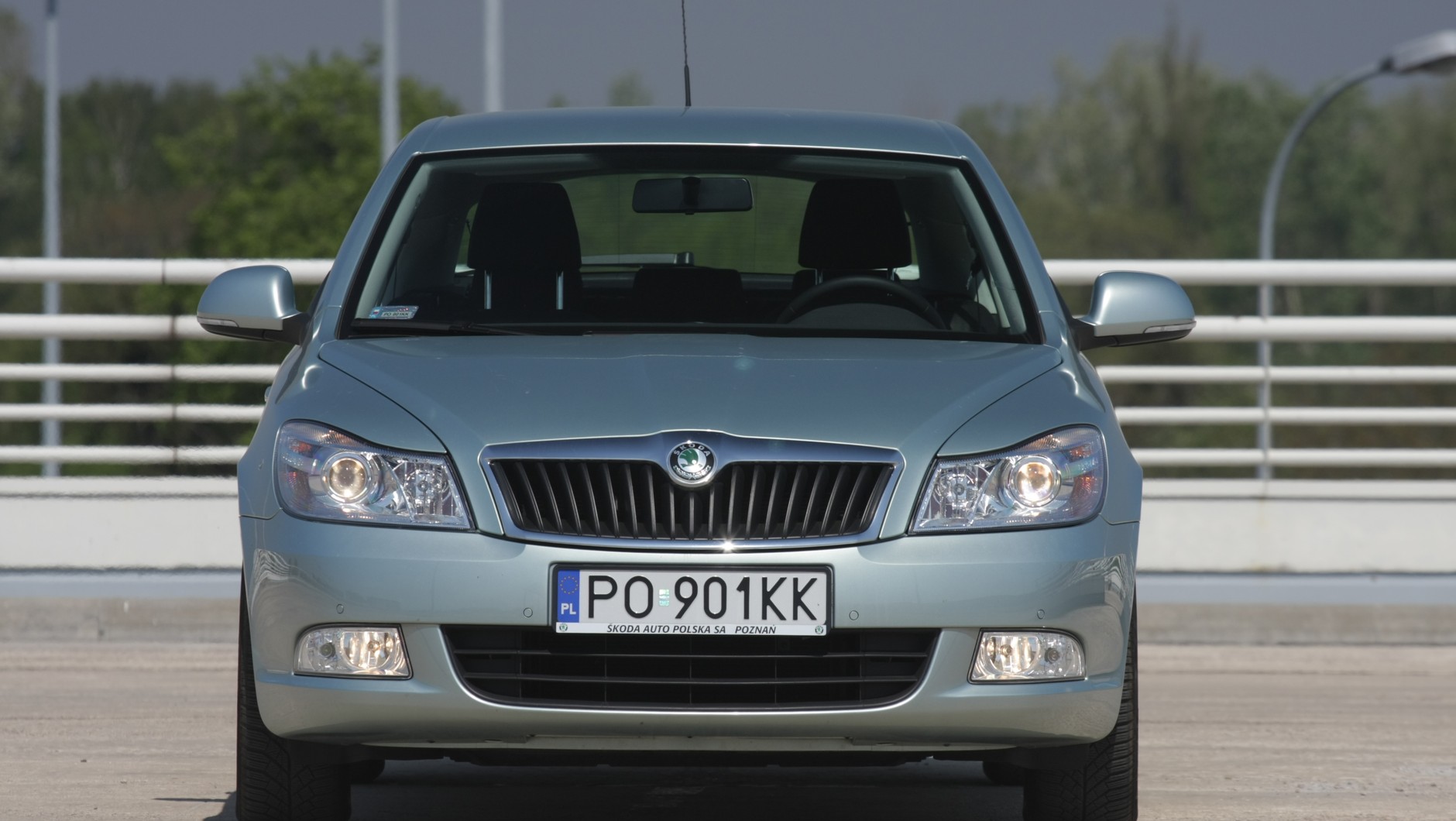 Skoda Octavia II modernizację przeszła jesienią 2008 r. – m.in.: nowe reflektory, grill, lepsze materiały wykończeniowe i siedzenia.