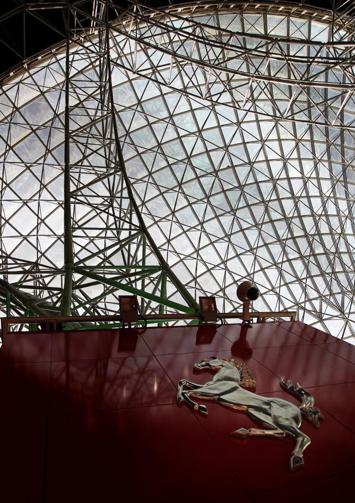 Ferrari World Abu Dhabi zaprasza