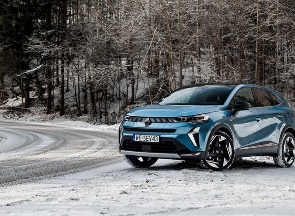 1300 km z hybrydowym Renault Symbioz. Francuzi stworzyli samochód jak Japończycy
