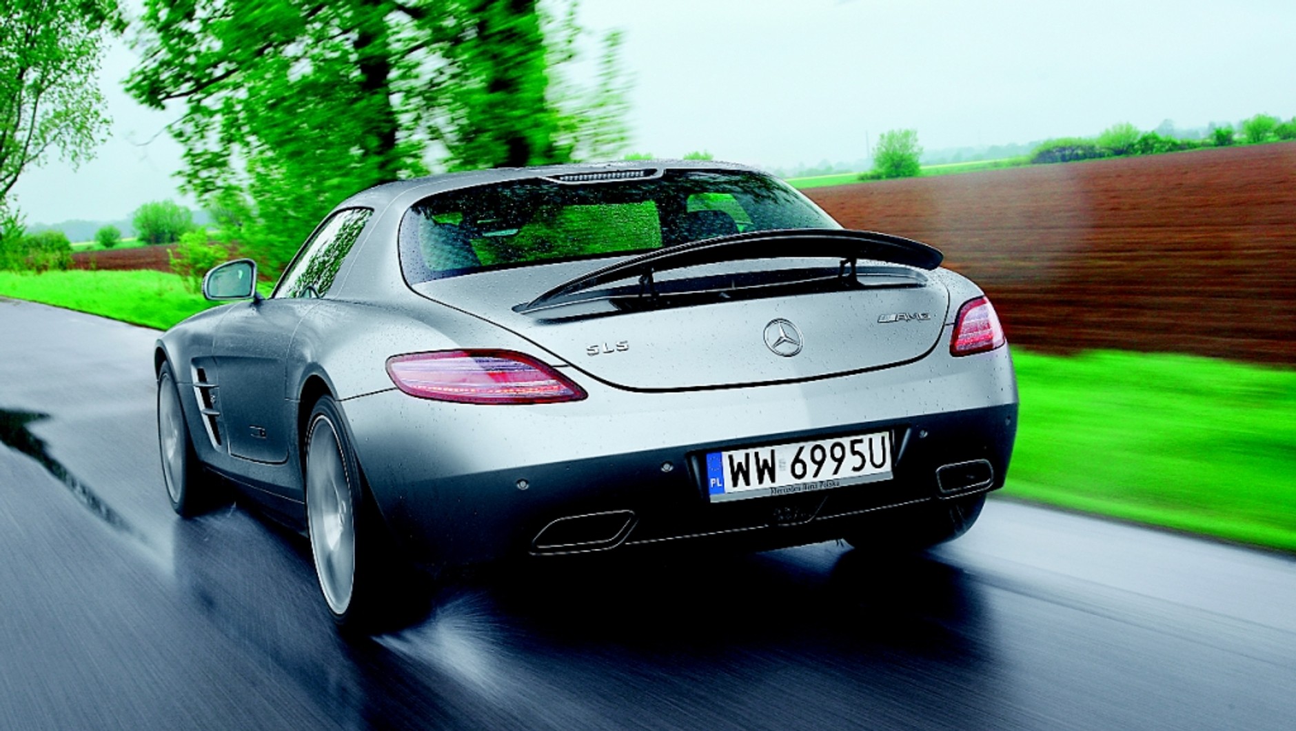 Mercedes SLS wczoraj i dziś: dwa wcielenia skrzydlaka, to lepsze niż latanie