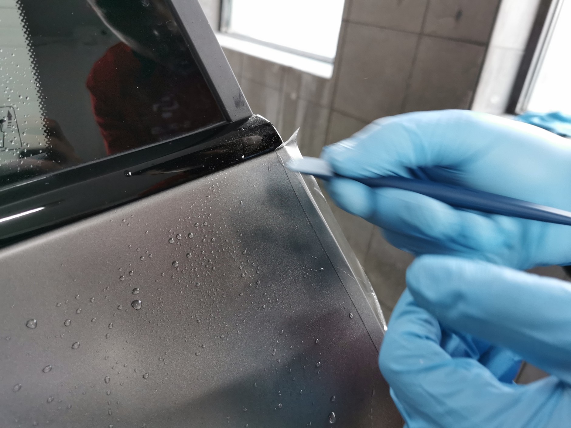 Folia PPF: oklejanie rantu drzwi