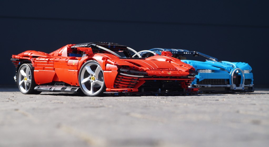 Bugatti Chiron i Ferrari Daytoina SP3 - Lego nie tylko dla dziecka