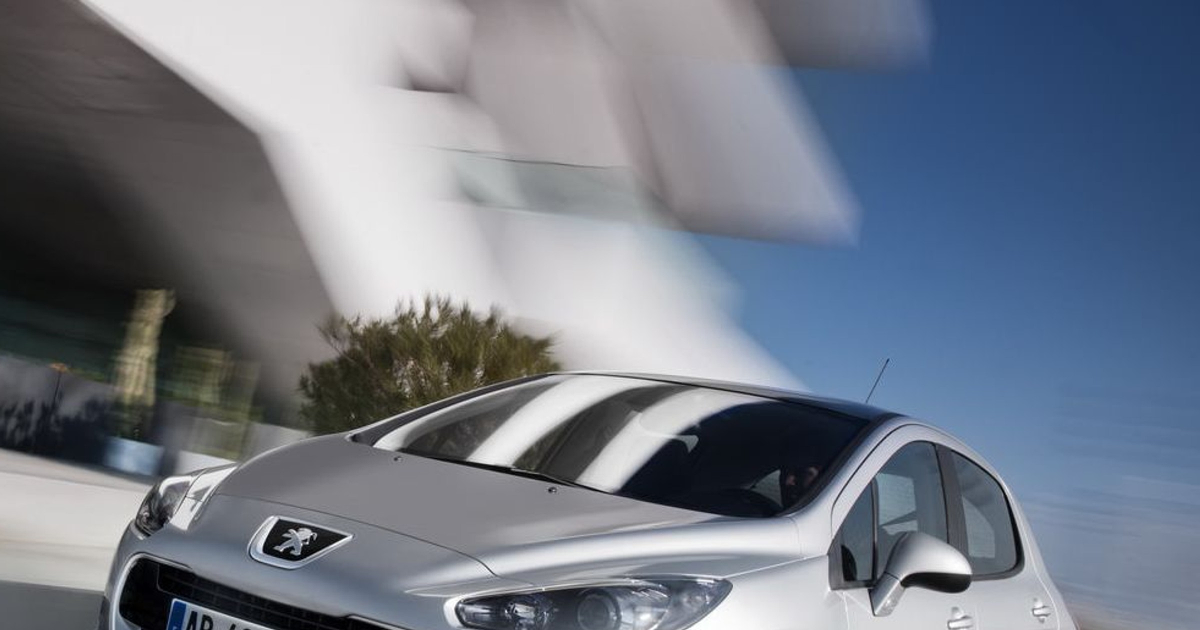 Odmłodzony Peugeot 308 od marca 2011 w sprzedaży