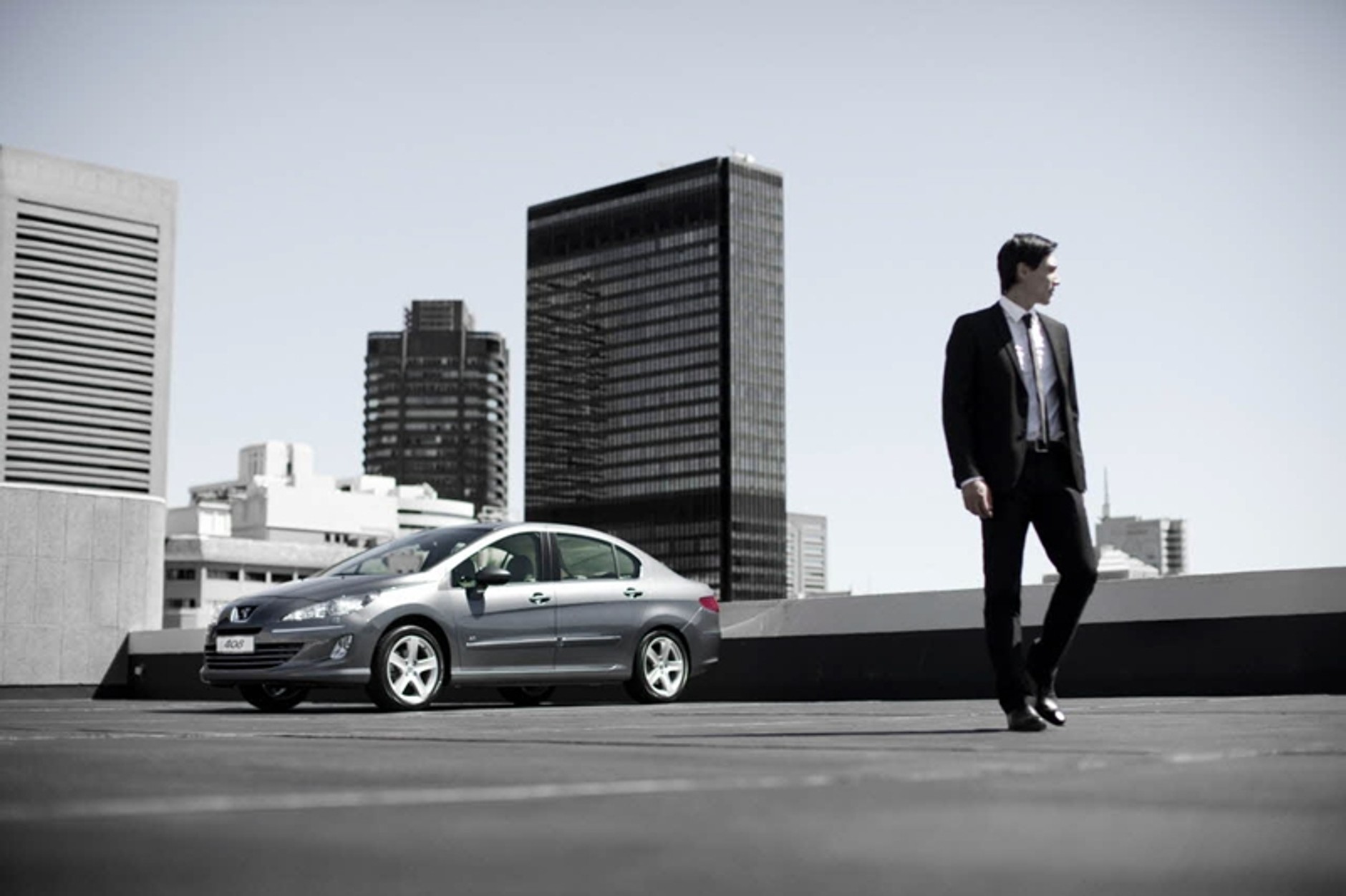 Skośnooki Peugeot 408