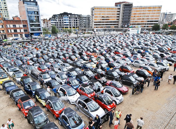 Rekordowa parada Smartów w Belgii