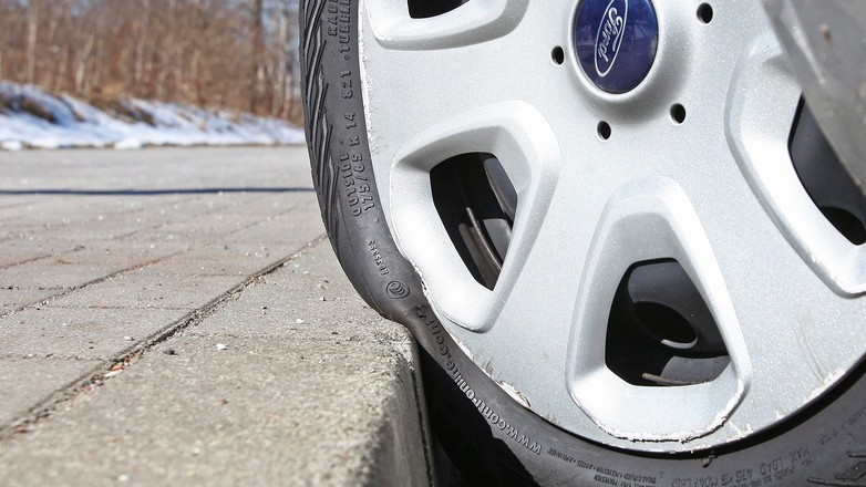 Jakie koło łatwiej uszkodzić, które lepsze na zimę?