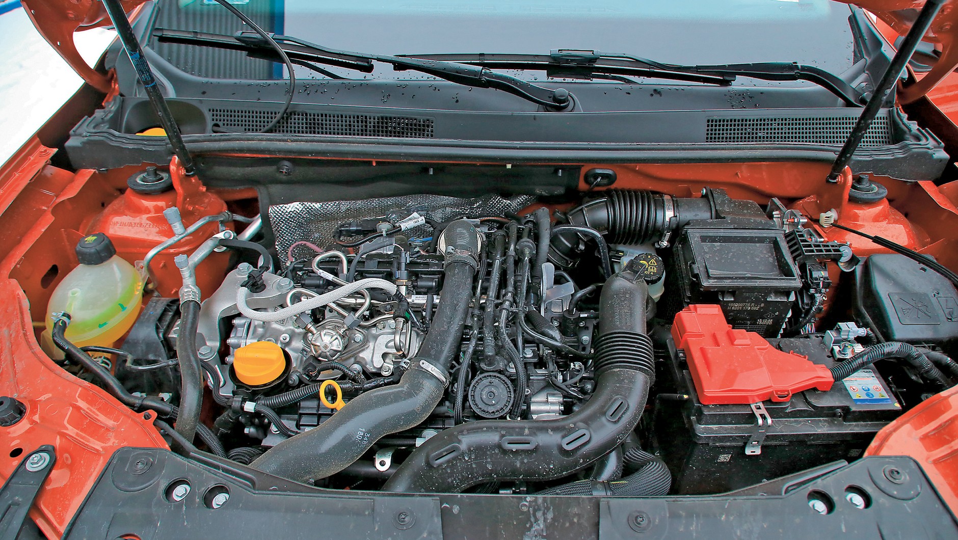 Cztery małe crossovery: Dacia