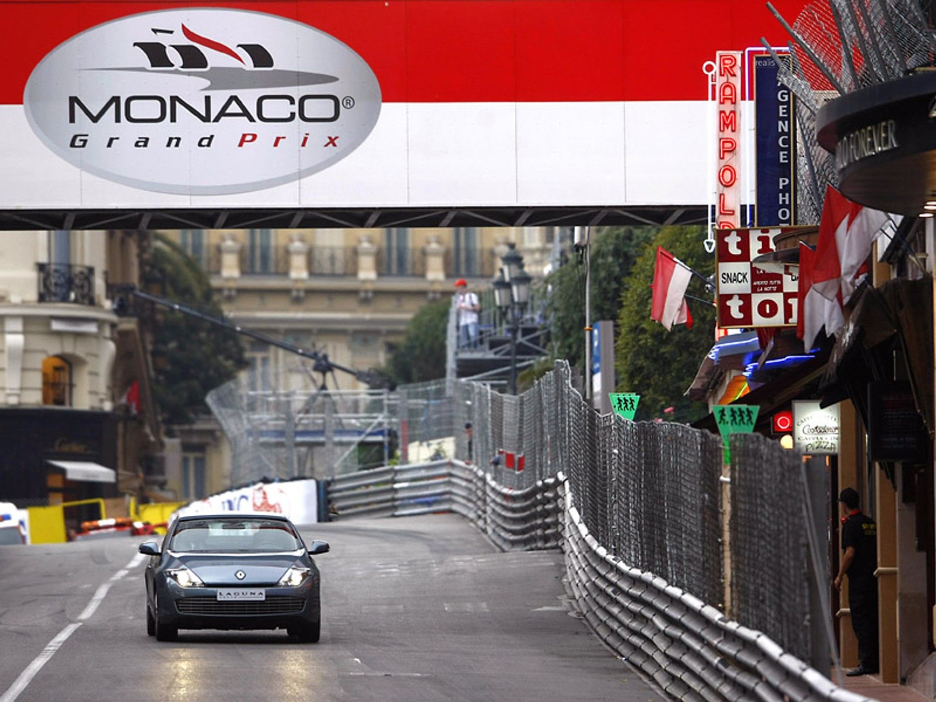 Paryż 2008: Renault Laguna Coupe w centrum zainteresowania