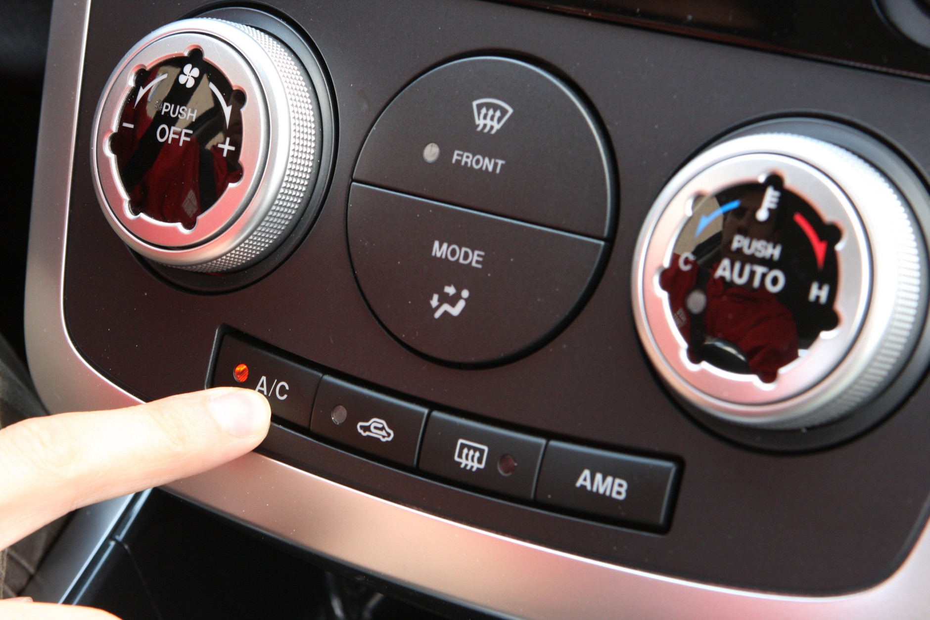 Włącz klimatyzację zimą – dla komfortu i przejrzystych szyb!