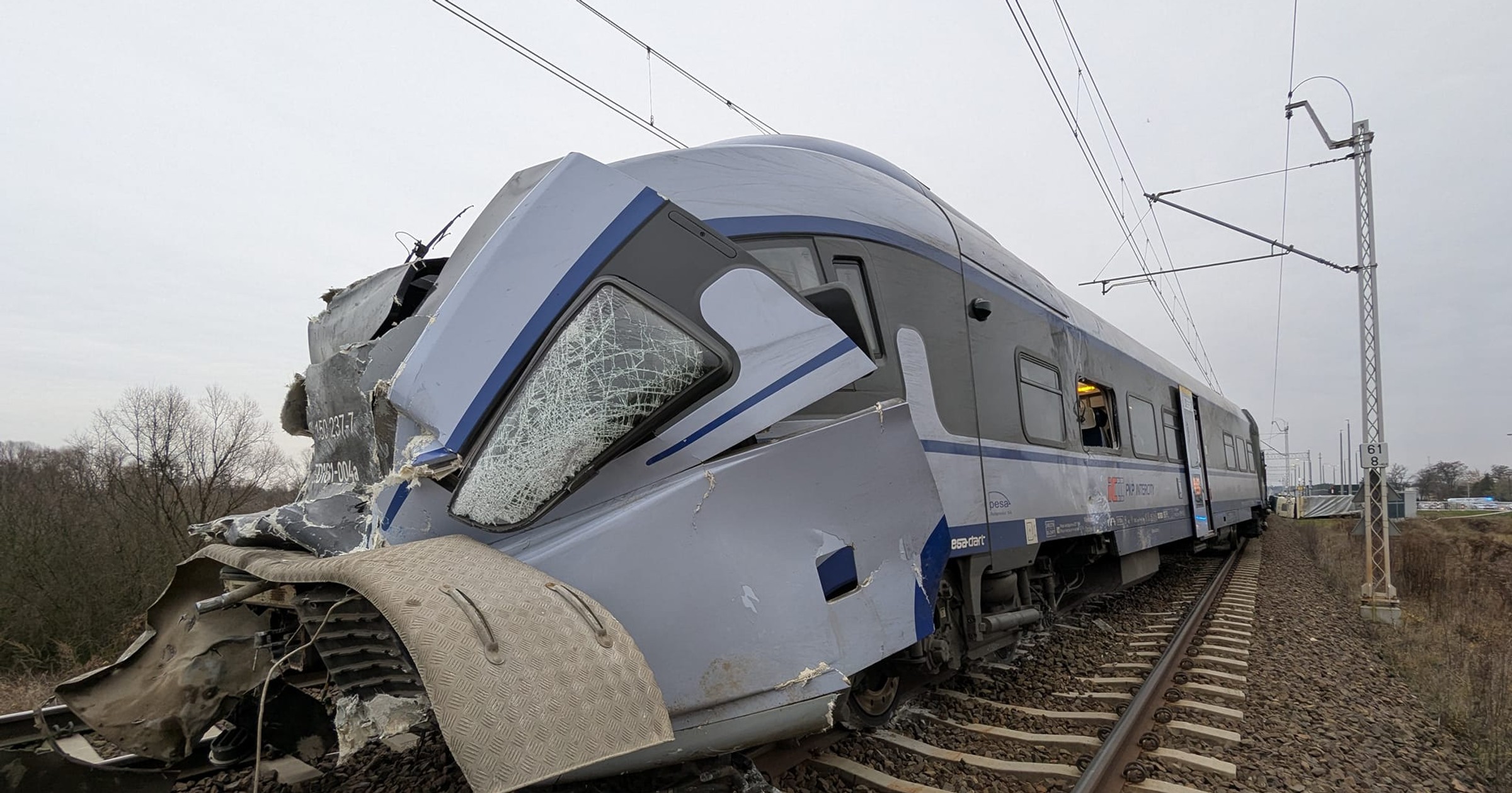 Poważny wypadek pod Warszawą. Wykoleił się pociąg. Są ranni