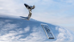 Rolls-Royce z rekordem sprzedaży. Ile osób w Polsce spełniło marzenie o tym aucie?
