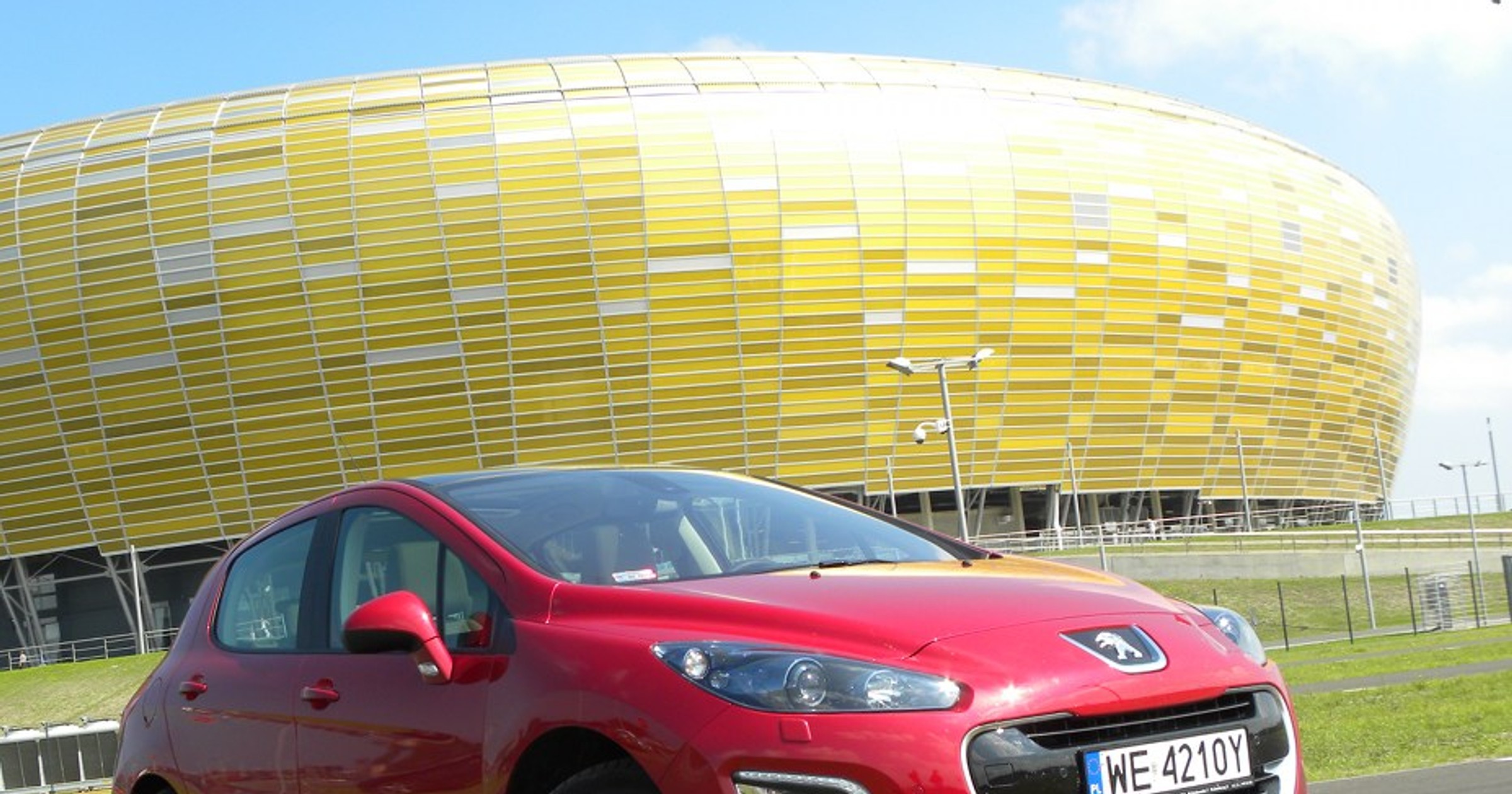 Peugeot 308 FL: Świeża twarz