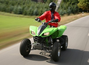 Nieodpowiedzialne zachowanie kierowcy quada. Potem uciekł