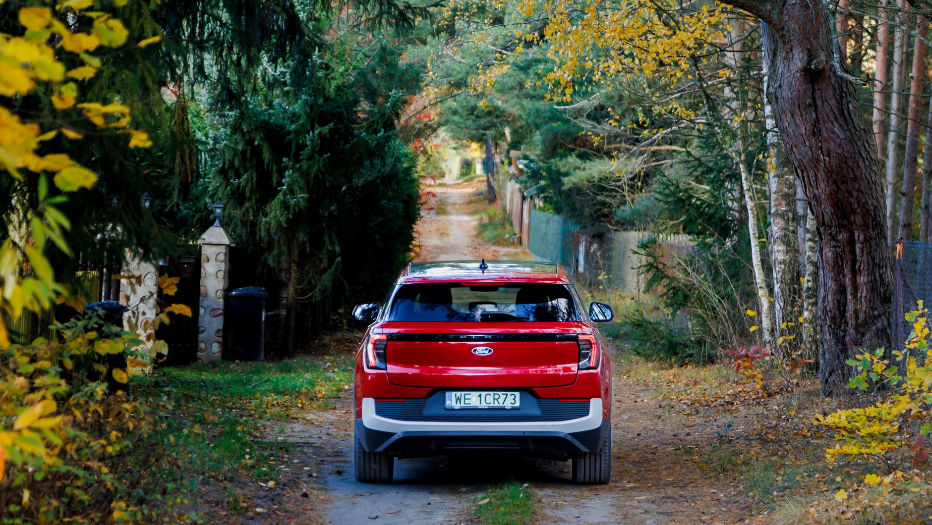 Ford Explorer EV powstał na platformie Volkswagena, ale na pierwszy rzut oka trudno to zauważyć
