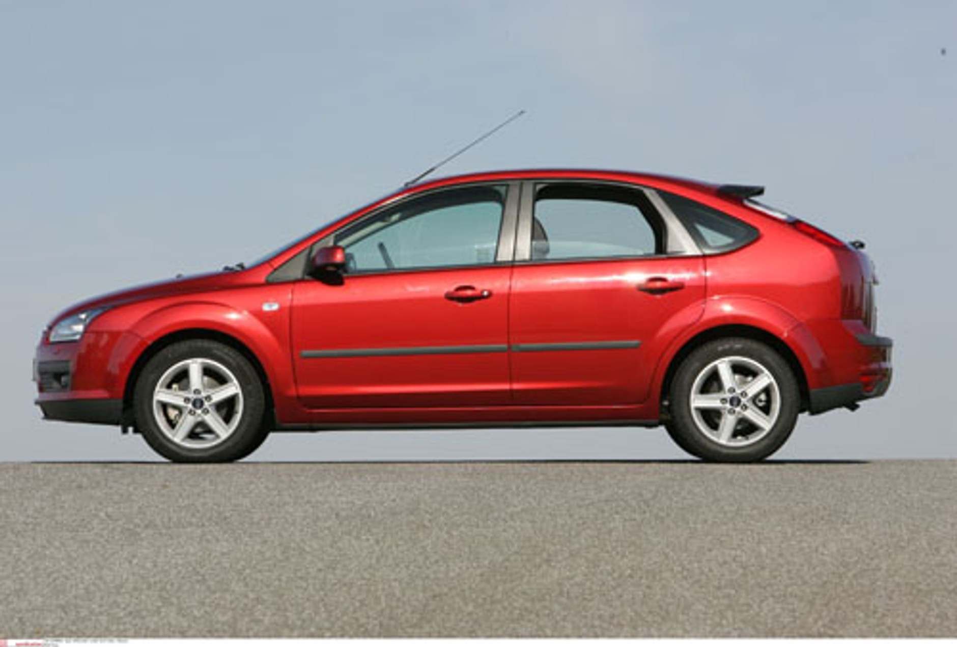 Opel Astra, VW Golf, Ford Focus - Czy to grzech być słabym i ubogim?