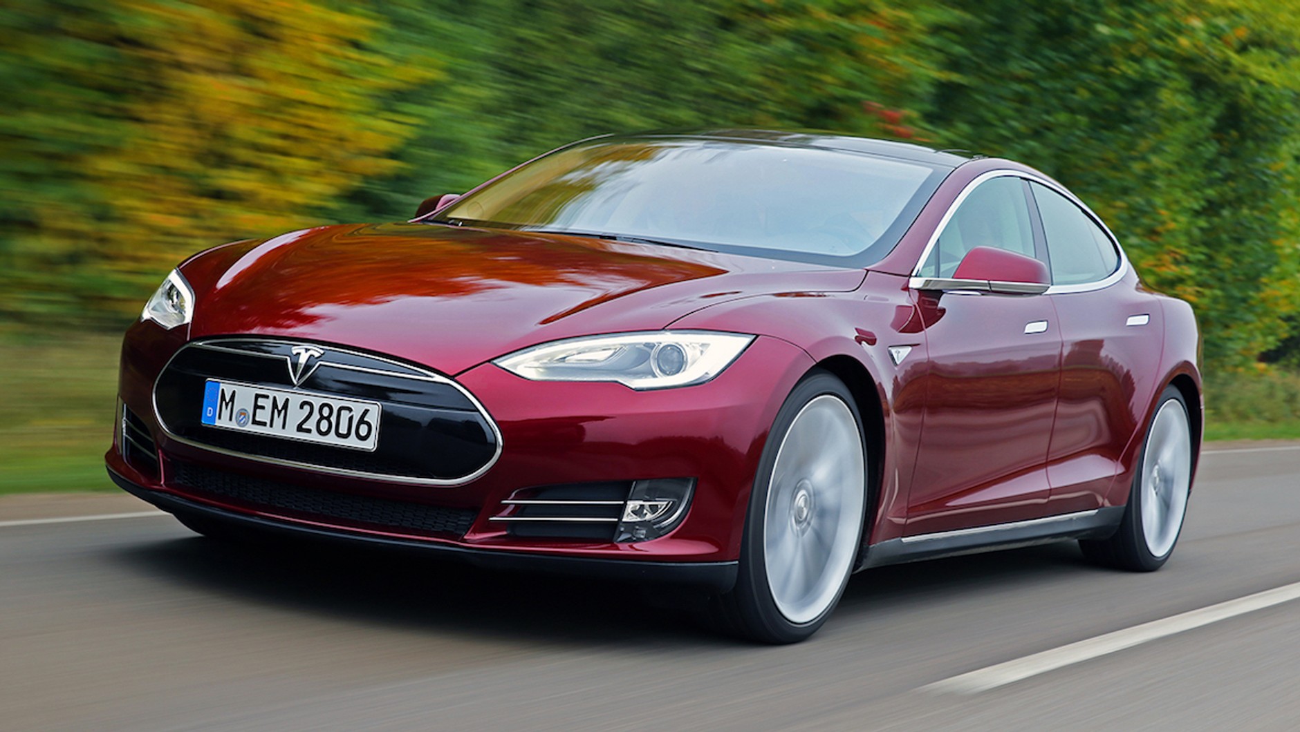 Tesla Model S: ten model to już niemal youngtimer. Kilkanaście lat obecności na rynku, mimo wielu ulepszeń, to bardzo dużo.