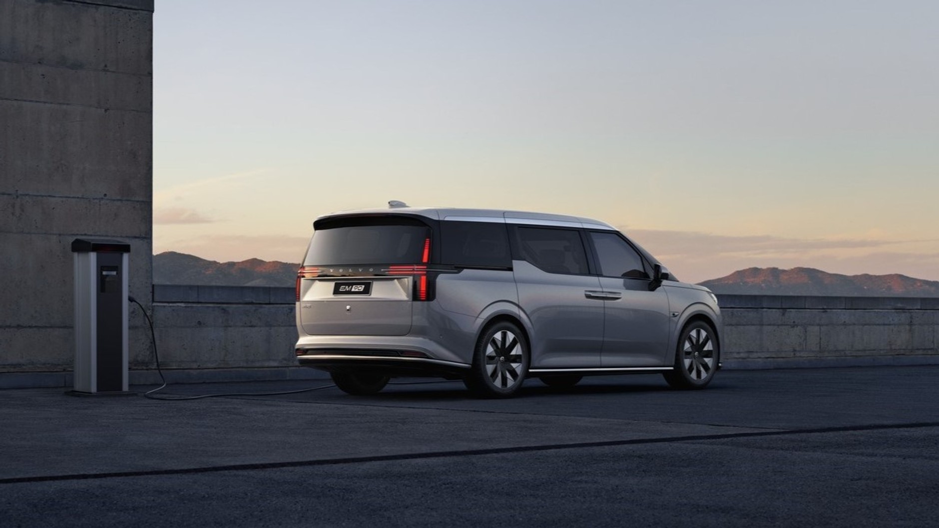 Volvo EM90