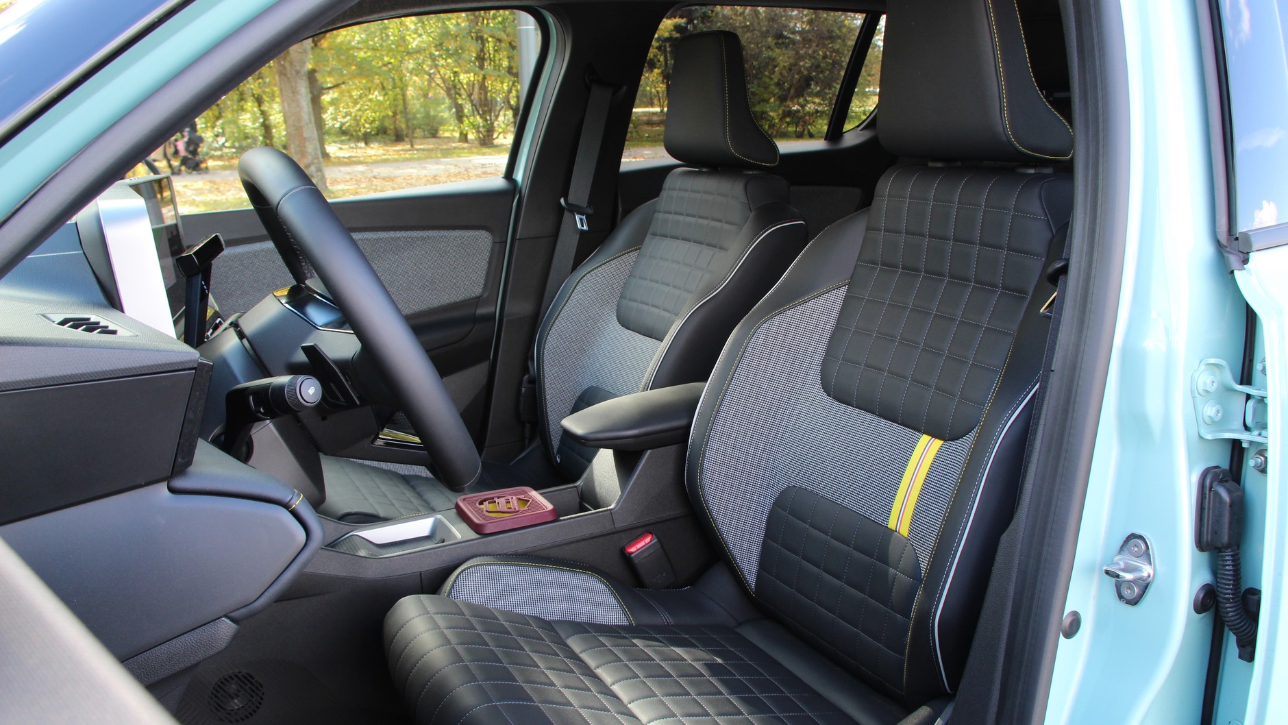 Renault 4 E-Tech Iconic