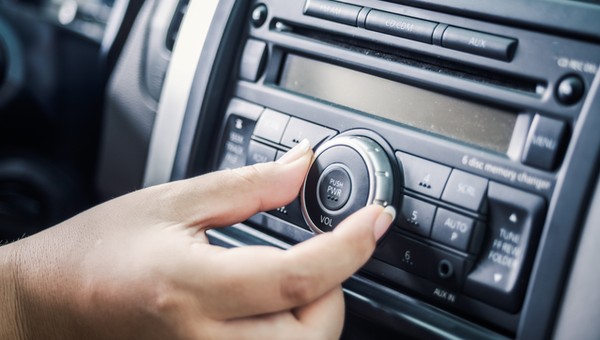 Kara za radio w samochodzie? Wystarczy, że zapomnisz o jednej rzeczy