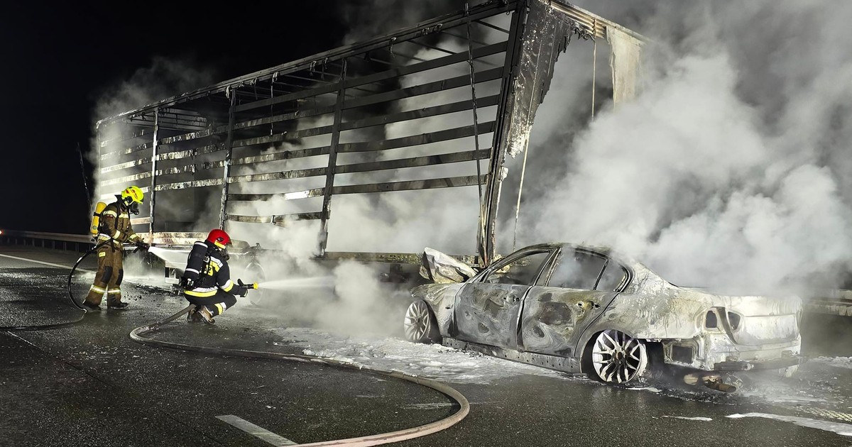  W nocy auto osobowe zderzyło się z tirem na A2. Potworny wypadek, droga jest zablokowana