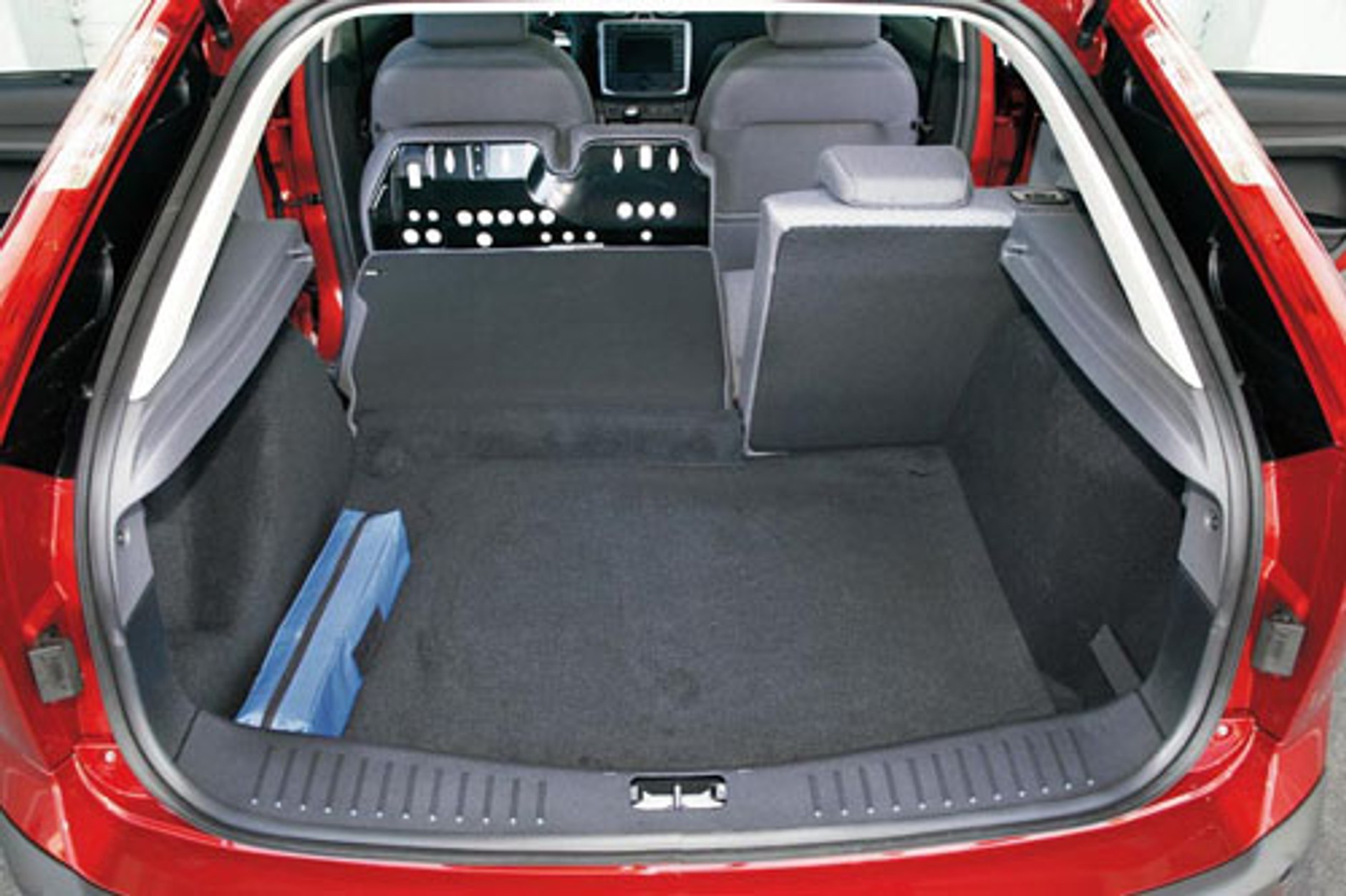 Opel Astra, VW Golf, Ford Focus - Czy to grzech być słabym i ubogim?