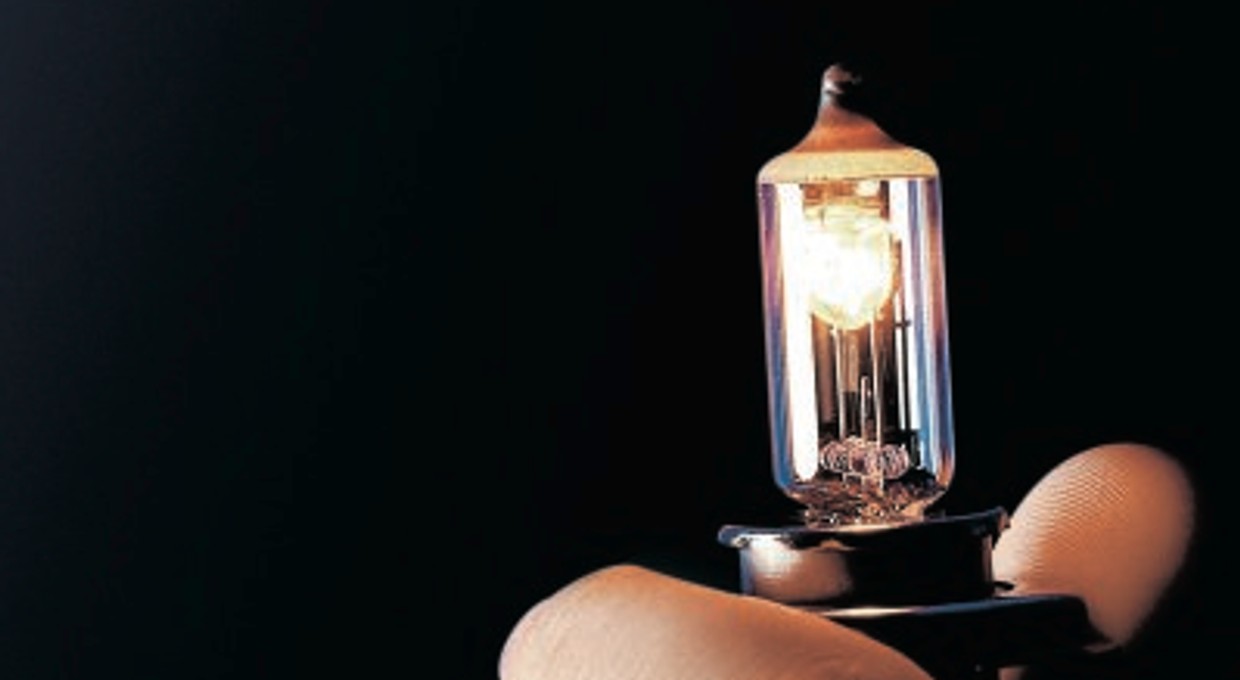 Koniec sprawy o 10 zł i żarówkę. Mechanik wygrał ze skarbówką