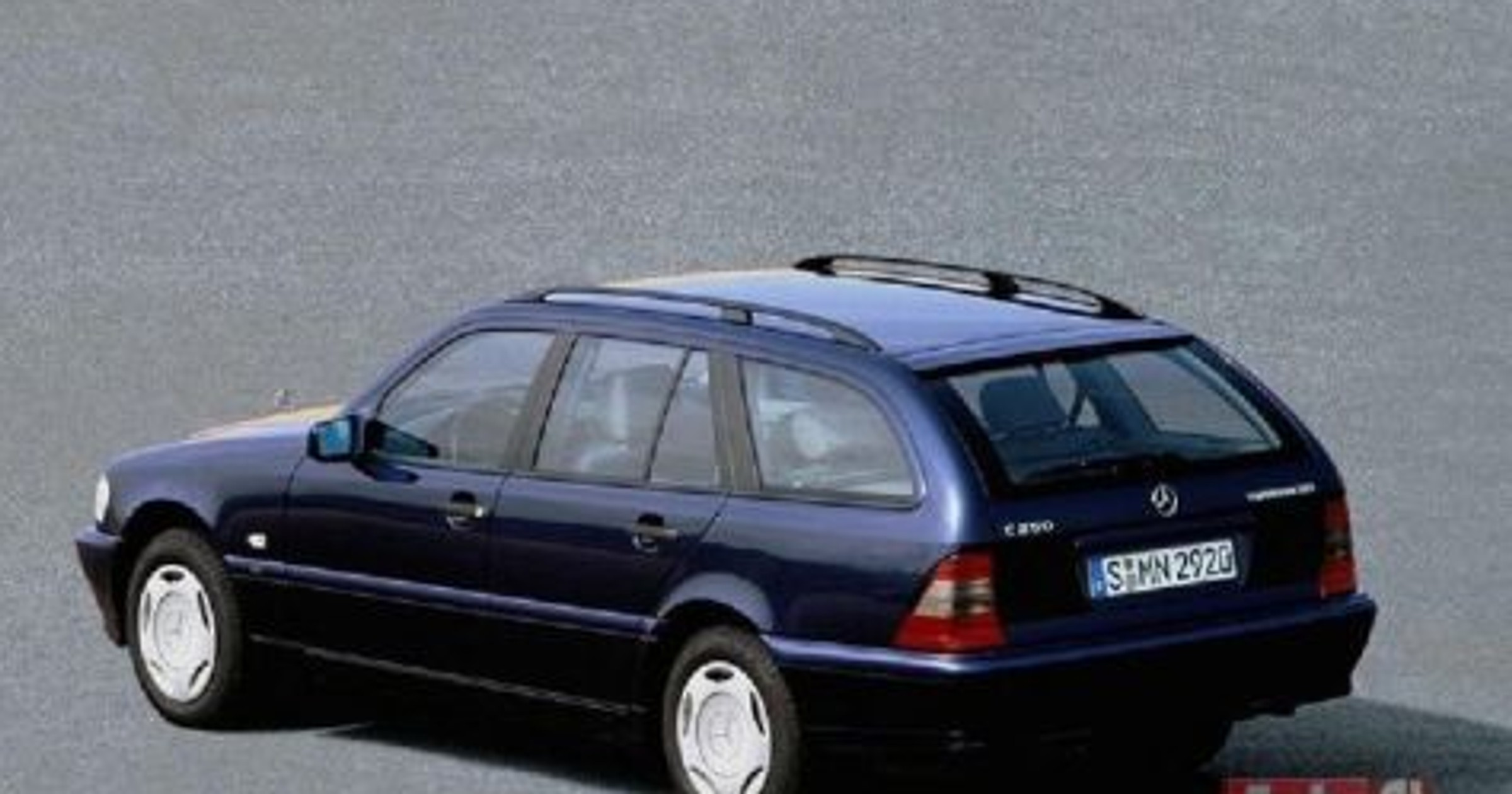 Audi A4 Avant 1.8, BMW 318i tour, Mercedes C180 - Ciężarówki do wożenia prestiżu