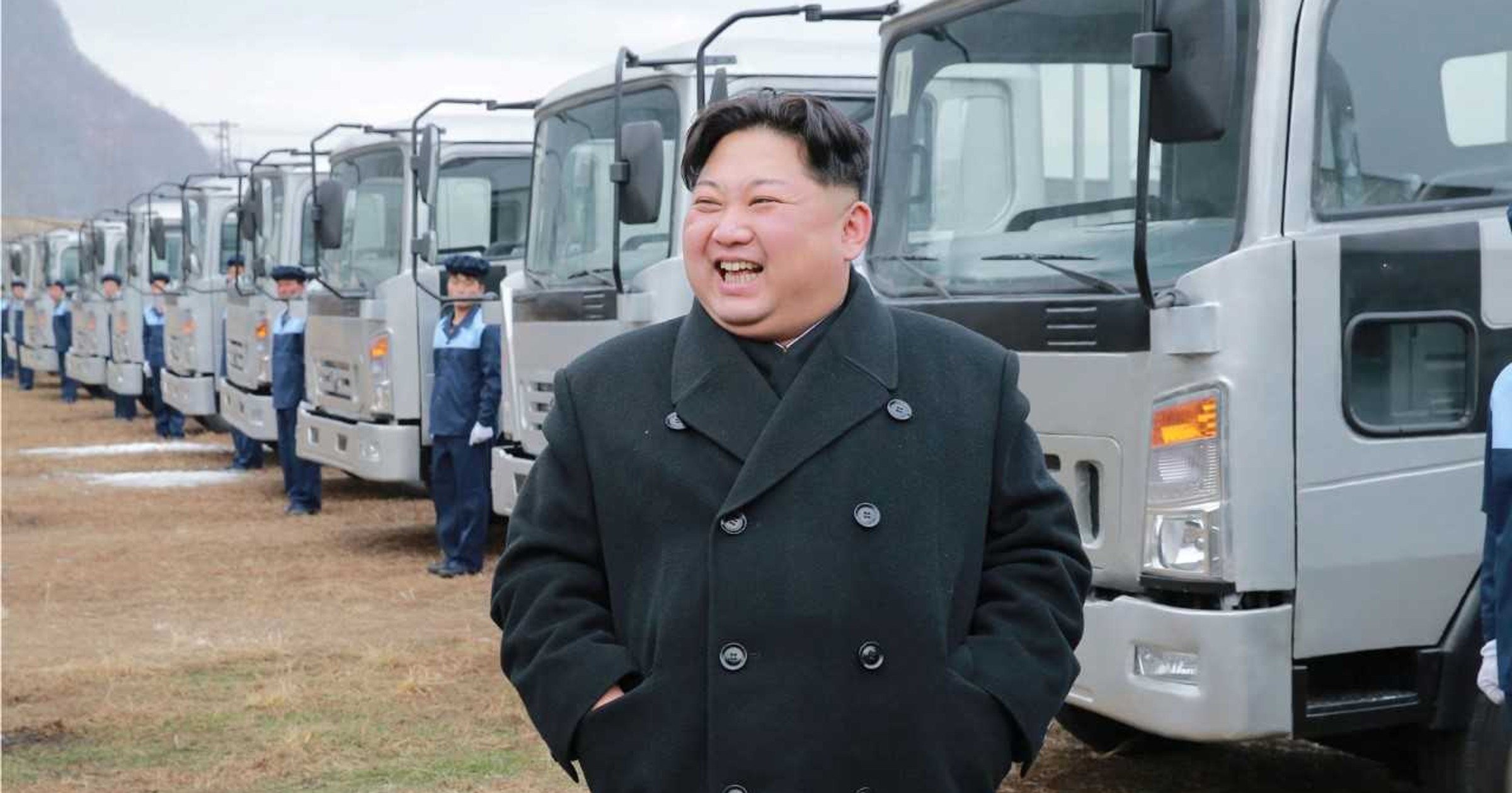 Przywódca Korei Północnej Kim Dzong Un z wizytą w fabryce samochodów Sungri