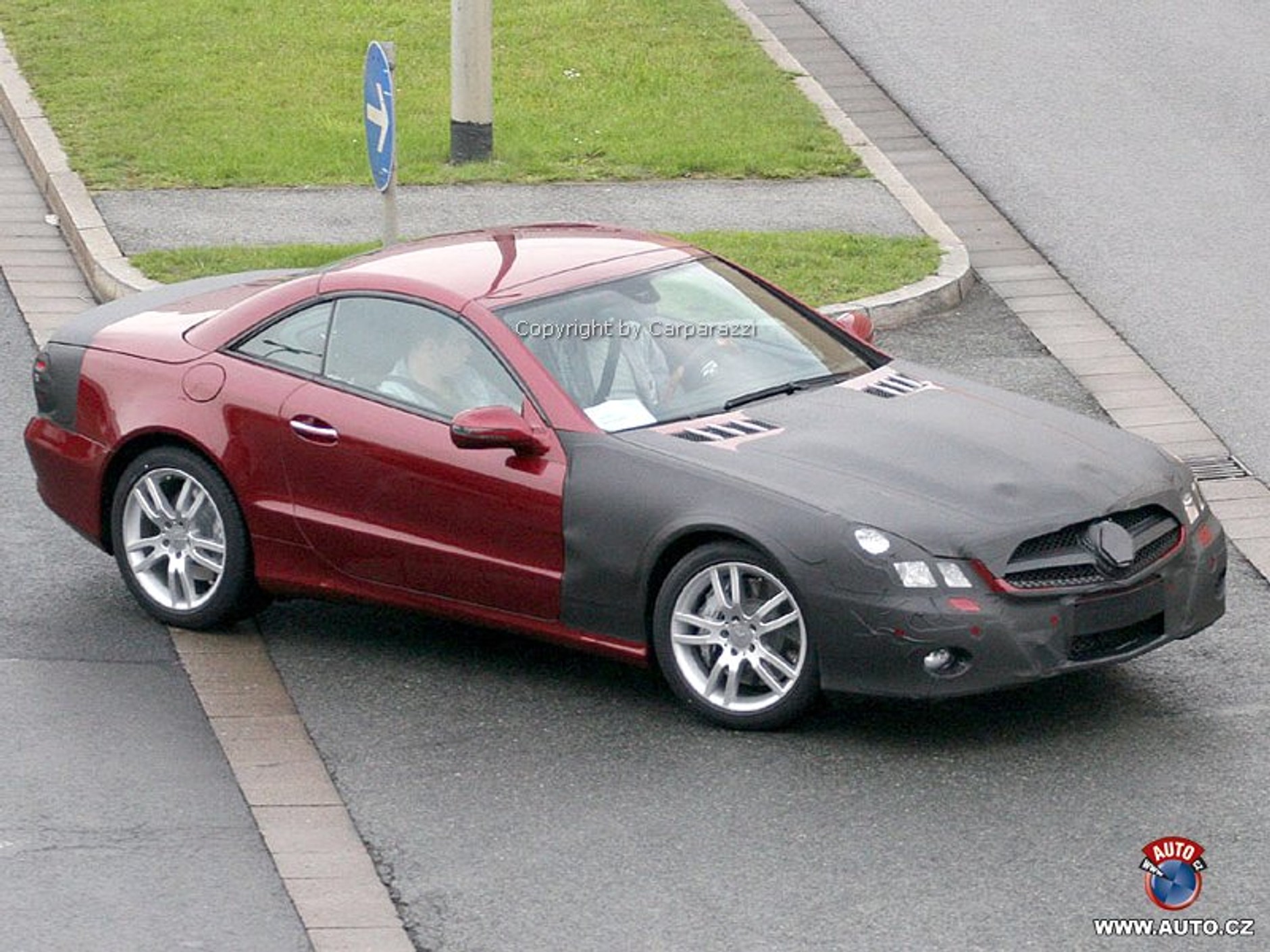 Zdjęcia szpiegowskie: Podstawowy lifting dla Mercedesa-Benz SL